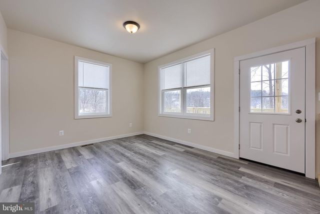 8140 HOKES RD, Glen Rock, PA 17327