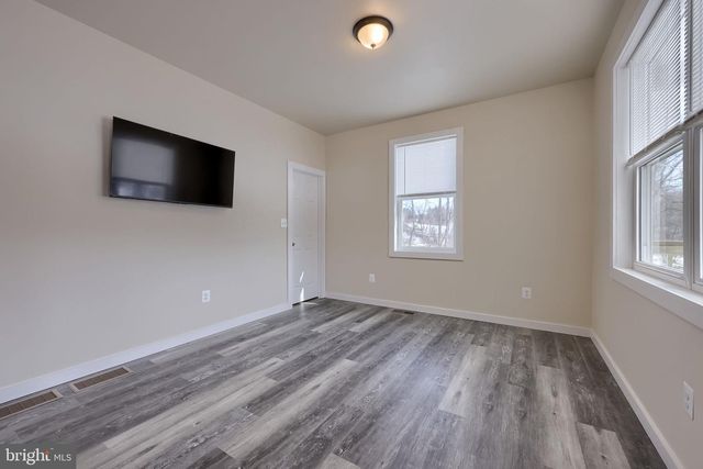 8140 HOKES RD, Glen Rock, PA 17327