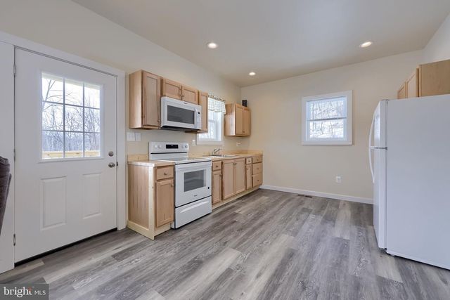 8140 HOKES RD, Glen Rock, PA 17327