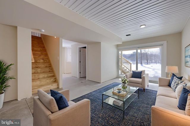 8140 HOKES RD, Glen Rock, PA 17327