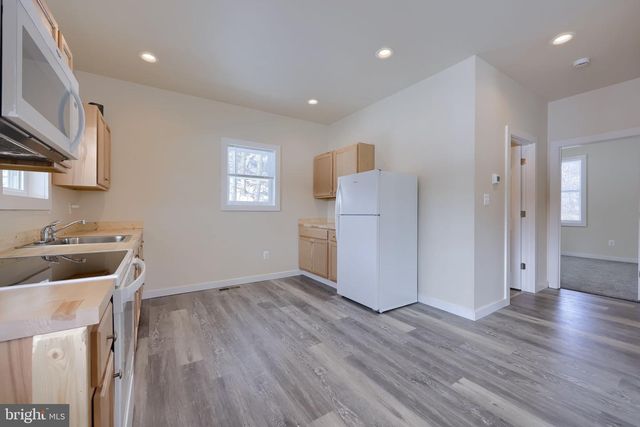 8140 HOKES RD, Glen Rock, PA 17327