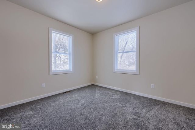 8140 HOKES RD, Glen Rock, PA 17327