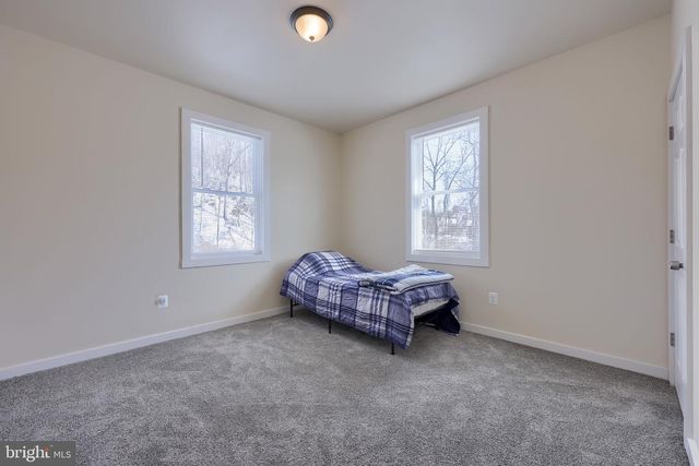 8140 HOKES RD, Glen Rock, PA 17327