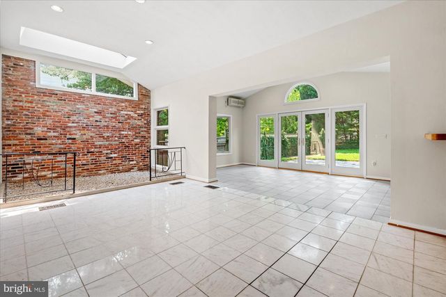 7504 RADNOR RD, Bethesda, MD 20817