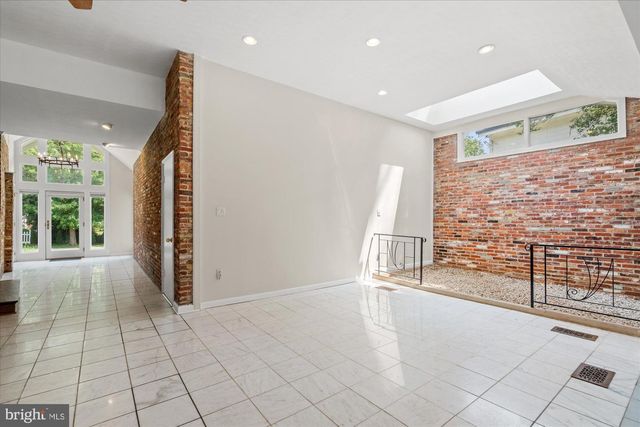 7504 RADNOR RD, Bethesda, MD 20817