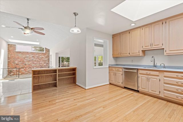7504 RADNOR RD, Bethesda, MD 20817