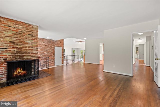 7504 RADNOR RD, Bethesda, MD 20817