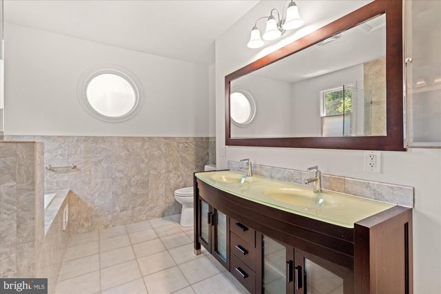 7504 RADNOR RD, Bethesda, MD 20817