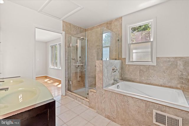 7504 RADNOR RD, Bethesda, MD 20817
