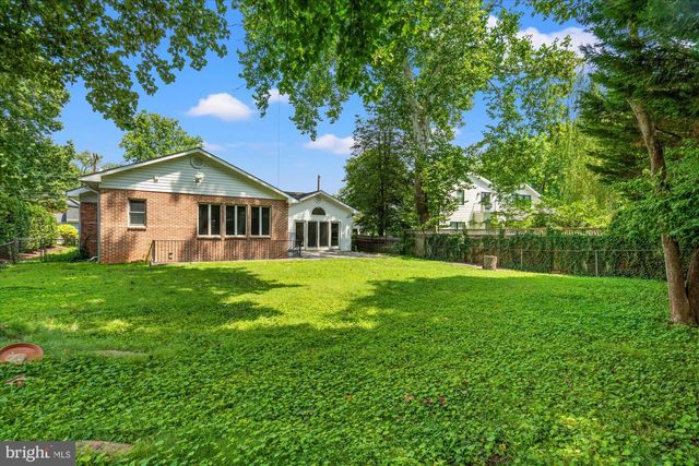 7504 RADNOR RD, Bethesda, MD 20817