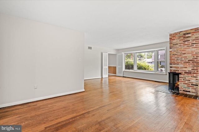 7504 RADNOR RD, Bethesda, MD 20817