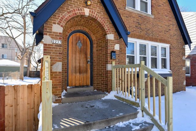 2237 W Olive STREET, Milwaukee, WI 53209