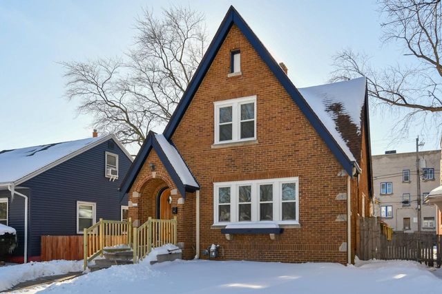 2237 W Olive STREET, Milwaukee, WI 53209