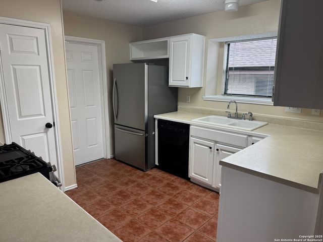 11811 James Vinson, San Antonio, TX 78253