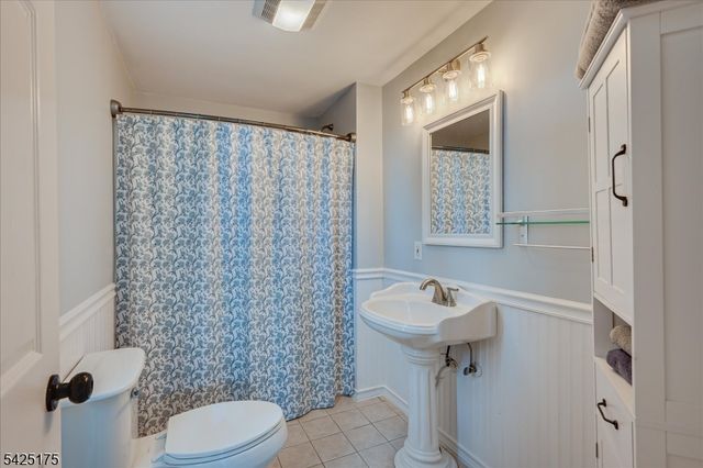 35 Edgewood Ter, South Bound Brook Boro, NJ 08880