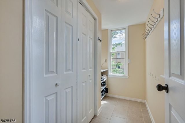 35 Edgewood Ter, South Bound Brook Boro, NJ 08880