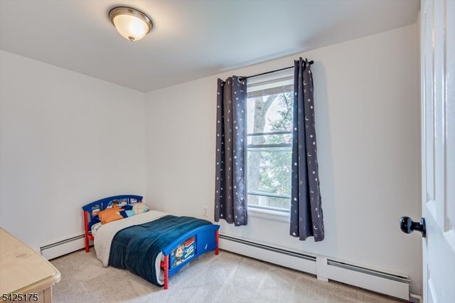 35 Edgewood Ter, South Bound Brook Boro, NJ 08880