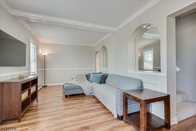 35 Edgewood Ter, South Bound Brook Boro, NJ 08880