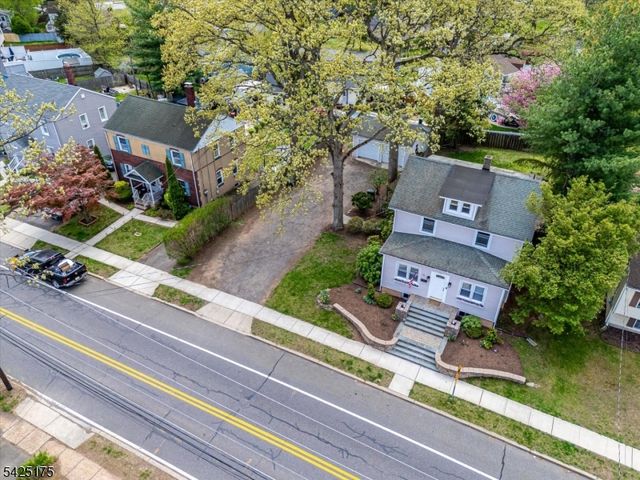 35 Edgewood Ter, South Bound Brook Boro, NJ 08880