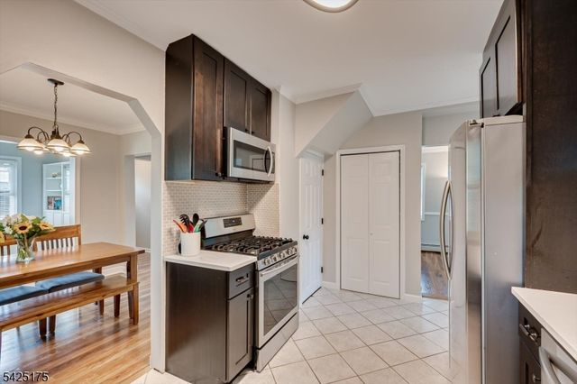 35 Edgewood Ter, South Bound Brook Boro, NJ 08880