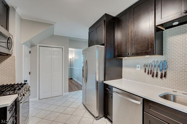 35 Edgewood Ter, South Bound Brook Boro, NJ 08880