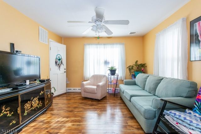 15 Rose Pl, Woodland Park, NJ 07424