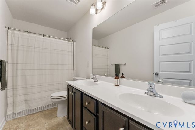 7731 Leeds Castle Ln, New Kent, VA 23124