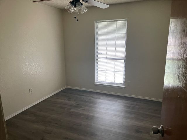 7420 Meadow Creek Drive, Fort Worth, TX 76133