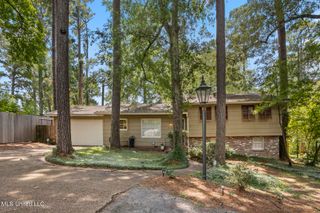 2115 Meadowbrook Road, Jackson, MS 39211