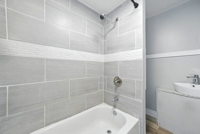 661 Carew St, Springfield, MA 01104
