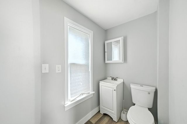 661 Carew St, Springfield, MA 01104