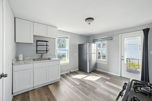 661 Carew St, Springfield, MA 01104