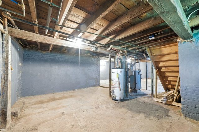 661 Carew St, Springfield, MA 01104