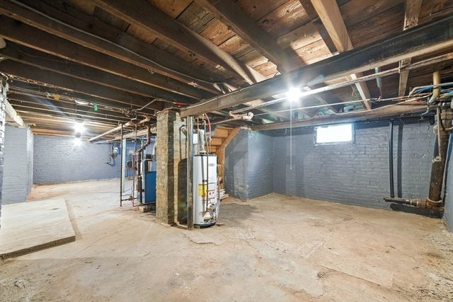 661 Carew St, Springfield, MA 01104