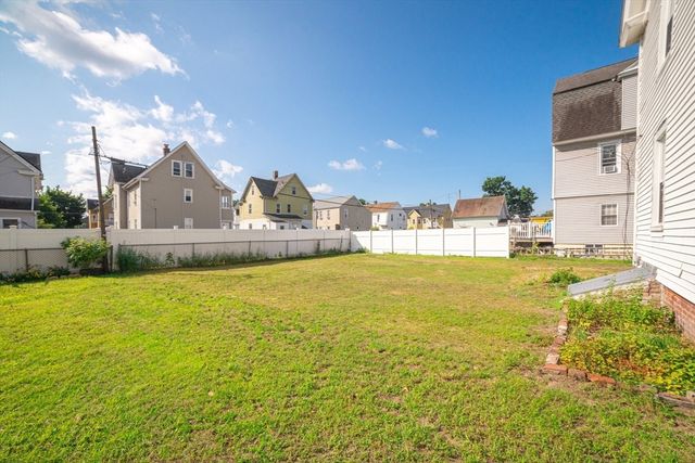 661 Carew St, Springfield, MA 01104