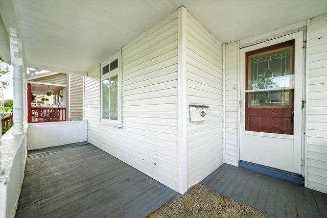 661 Carew St, Springfield, MA 01104