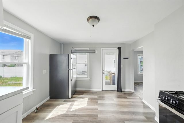 661 Carew St, Springfield, MA 01104