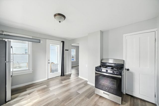 661 Carew St, Springfield, MA 01104