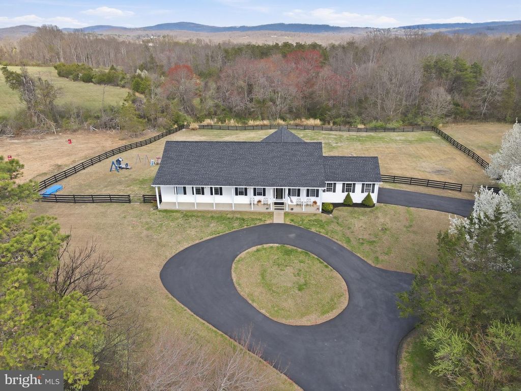 10292 CLIFF MILLS RD, Marshall, VA 20115