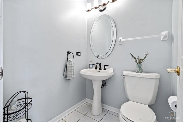 3719 Falkner Drive, Naperville, IL 60564