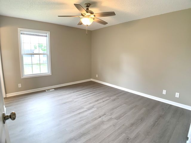 1125 Lamont Ct, Clarksville, TN 37042