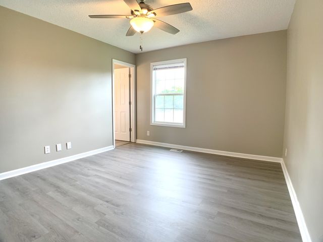 1125 Lamont Ct, Clarksville, TN 37042