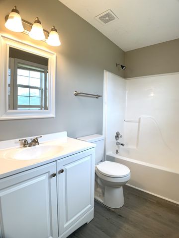 1125 Lamont Ct, Clarksville, TN 37042