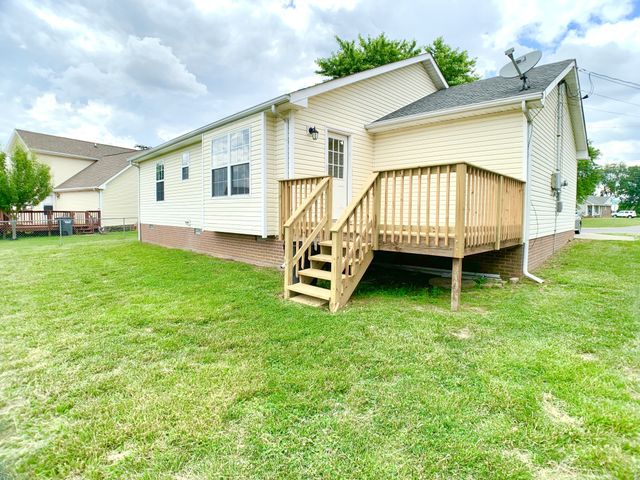 1125 Lamont Ct, Clarksville, TN 37042