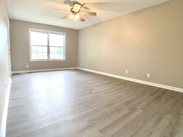 1125 Lamont Ct, Clarksville, TN 37042