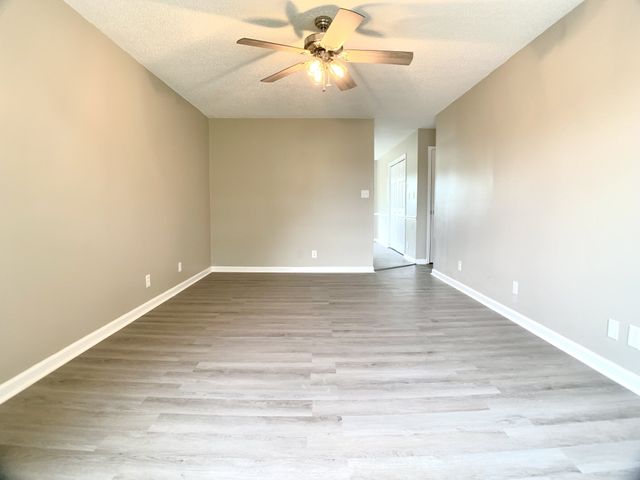 1125 Lamont Ct, Clarksville, TN 37042