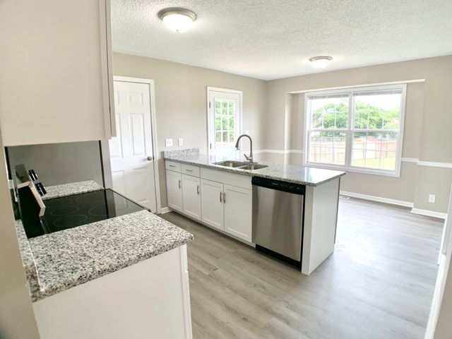 1125 Lamont Ct, Clarksville, TN 37042