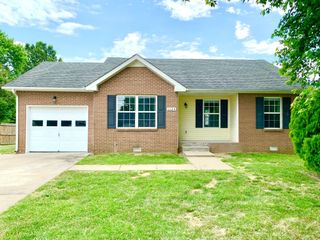 1125 Lamont Ct, Clarksville, TN 37042