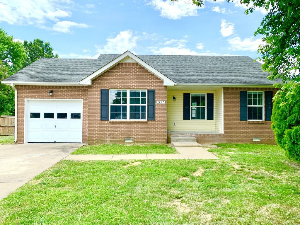 1125 Lamont Ct, Clarksville, TN 37042