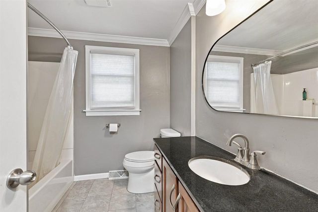 1193 BOND STREET, Green Bay, WI 54303